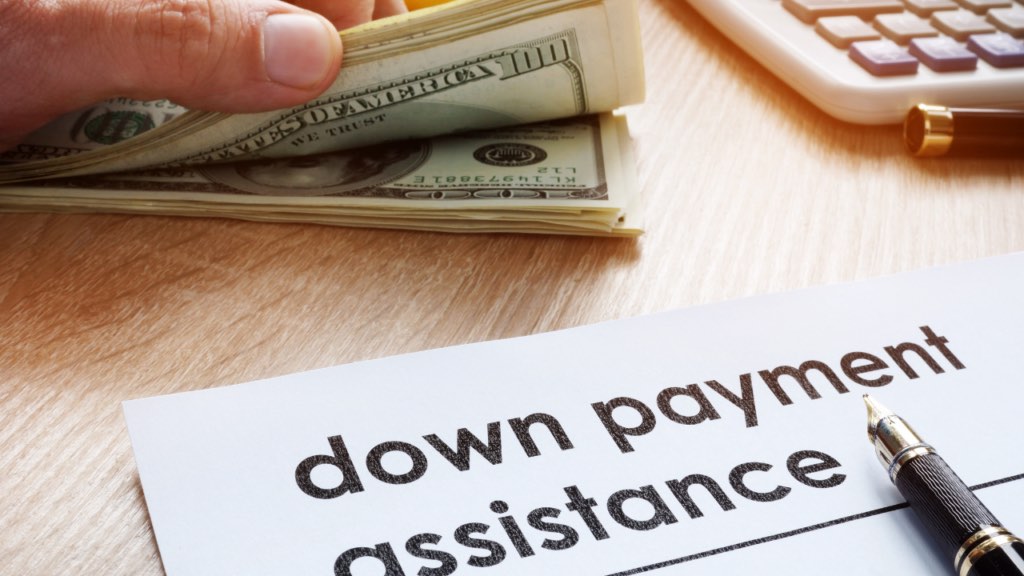 First-time homebuyers discussing ITIN loan and down payment assistance options with lender in Minnesota
