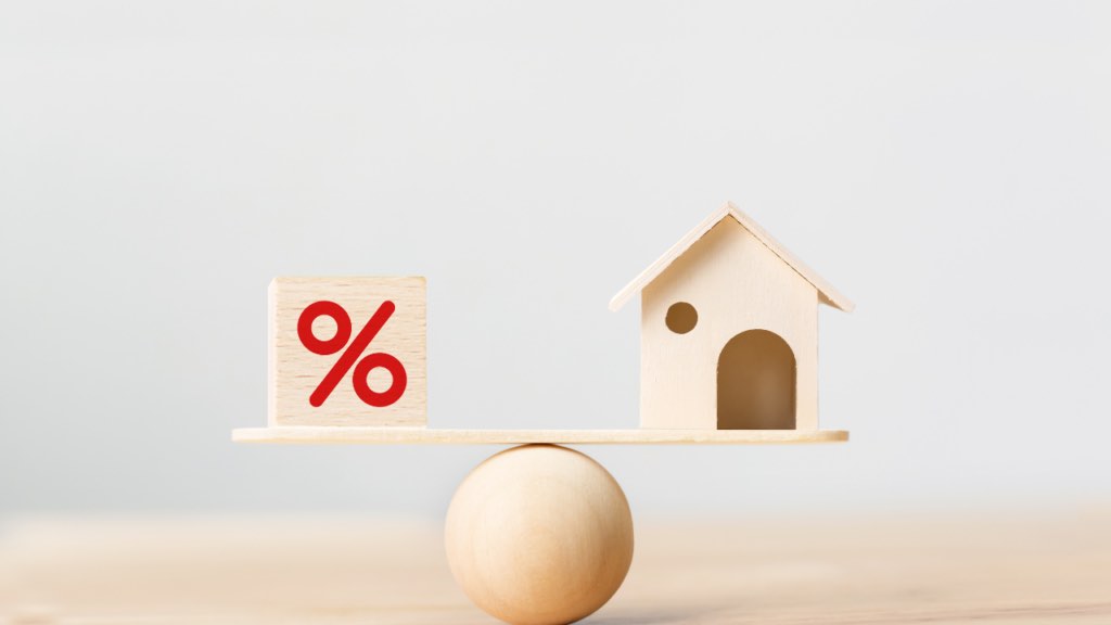 Home seller discussing interest rates and pricing strategy with real estate agent