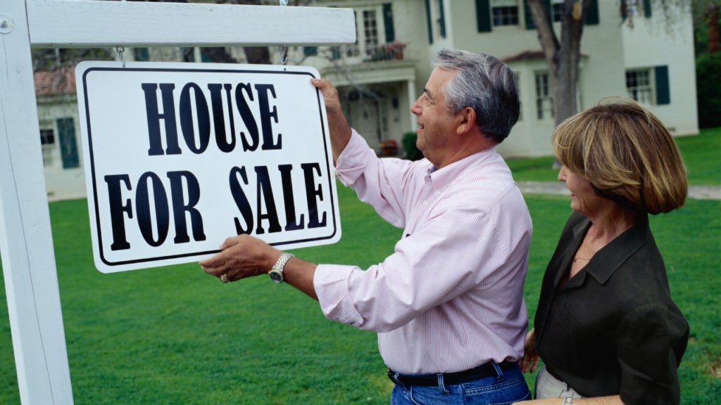 Minnesota homeowner planning the timing of selling a current home before purchasing a new one