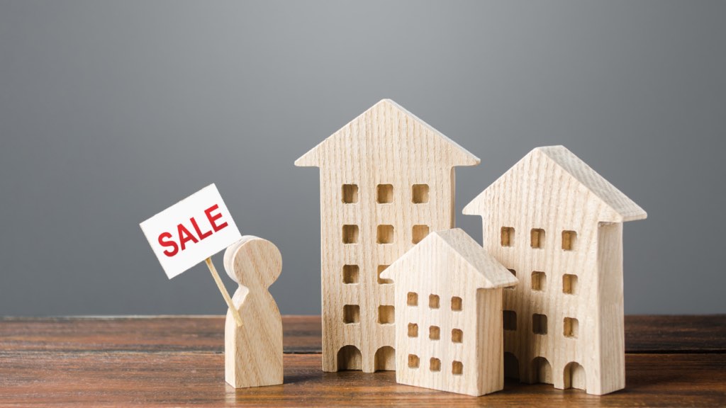 Minnesota home seller reviewing concession requests and calculating net proceeds during a home sale