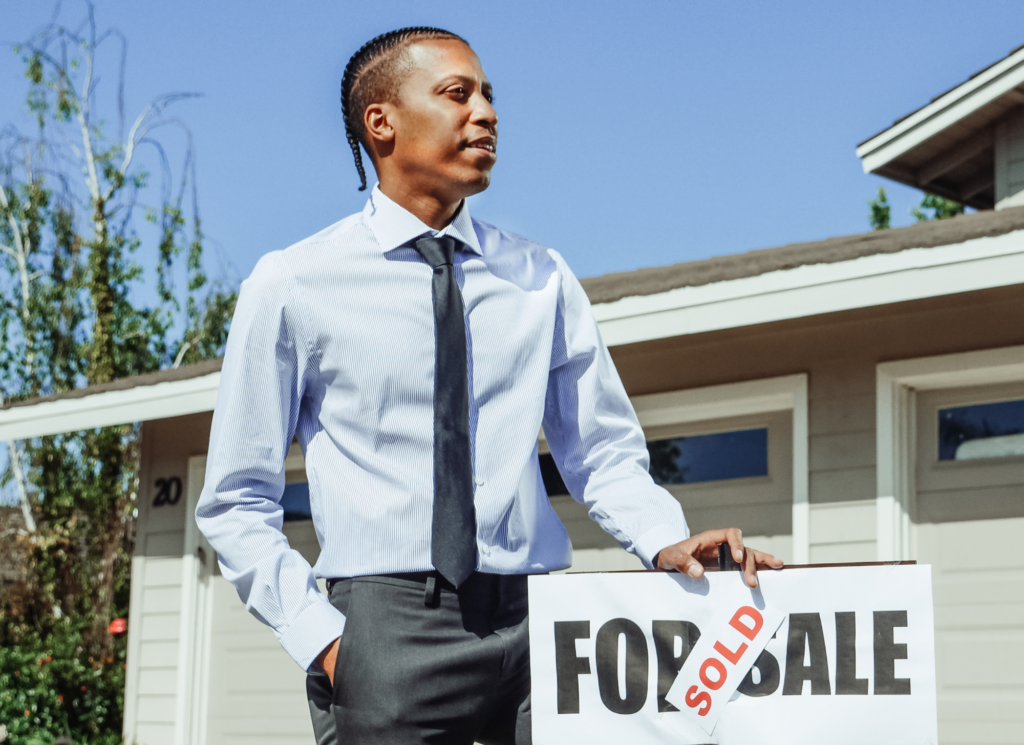 Minnesota homeowner discussing home sale with real estate agent in a modern kitchen