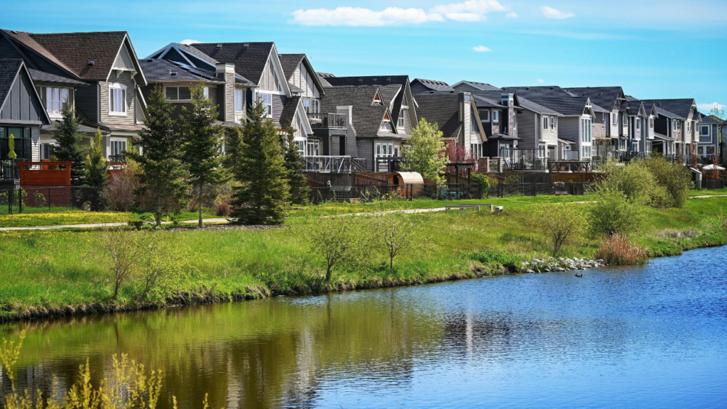 Comparison of suburban neighborhood living and city living lifestyle in Minnesota