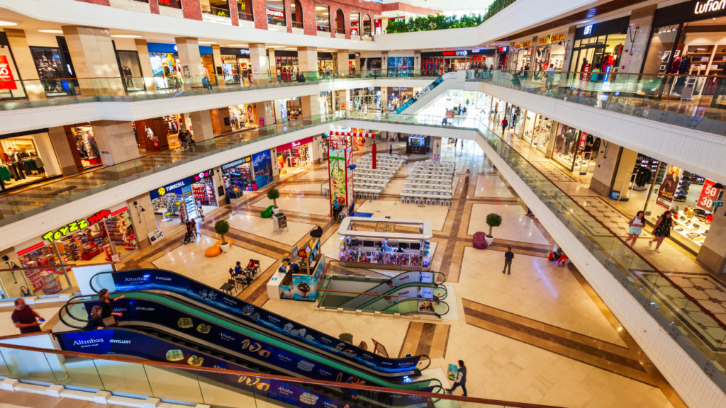 Minnesota residents enjoying convenient access to shopping, restaurants, and daily amenities near their neighborhood