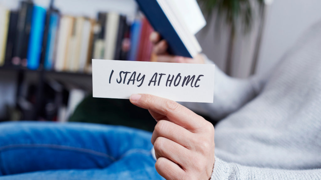 Minnesota home seller leaving house with keys in hand while buyers arrive for a showing with their real estate agent in the Twin Cities